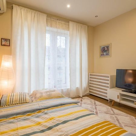 Modern 2 Bedroom Apartment Next To Vitosha Str. Sofia Bagian luar foto