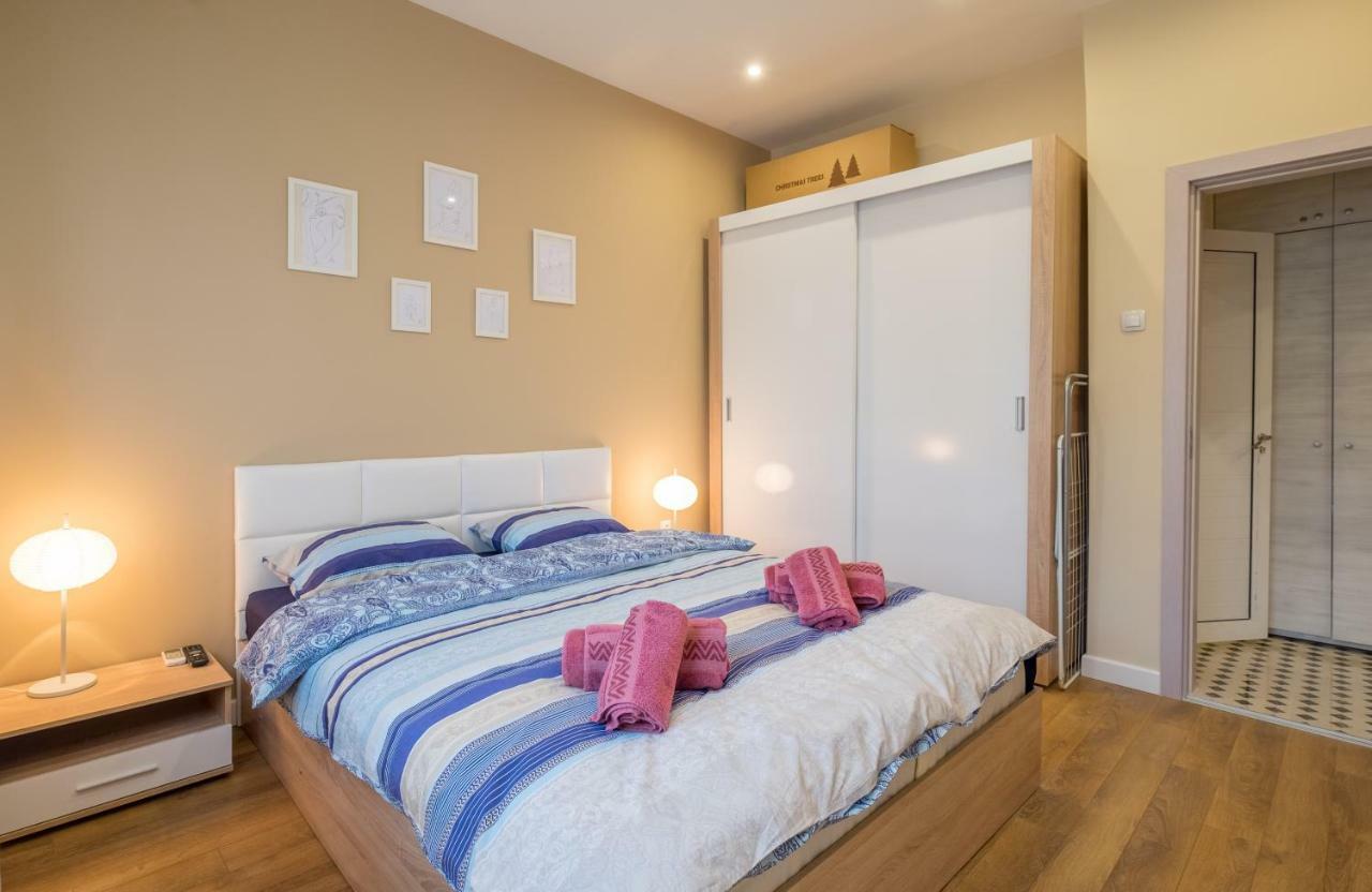 Modern 2 Bedroom Apartment Next To Vitosha Str. Sofia Bagian luar foto