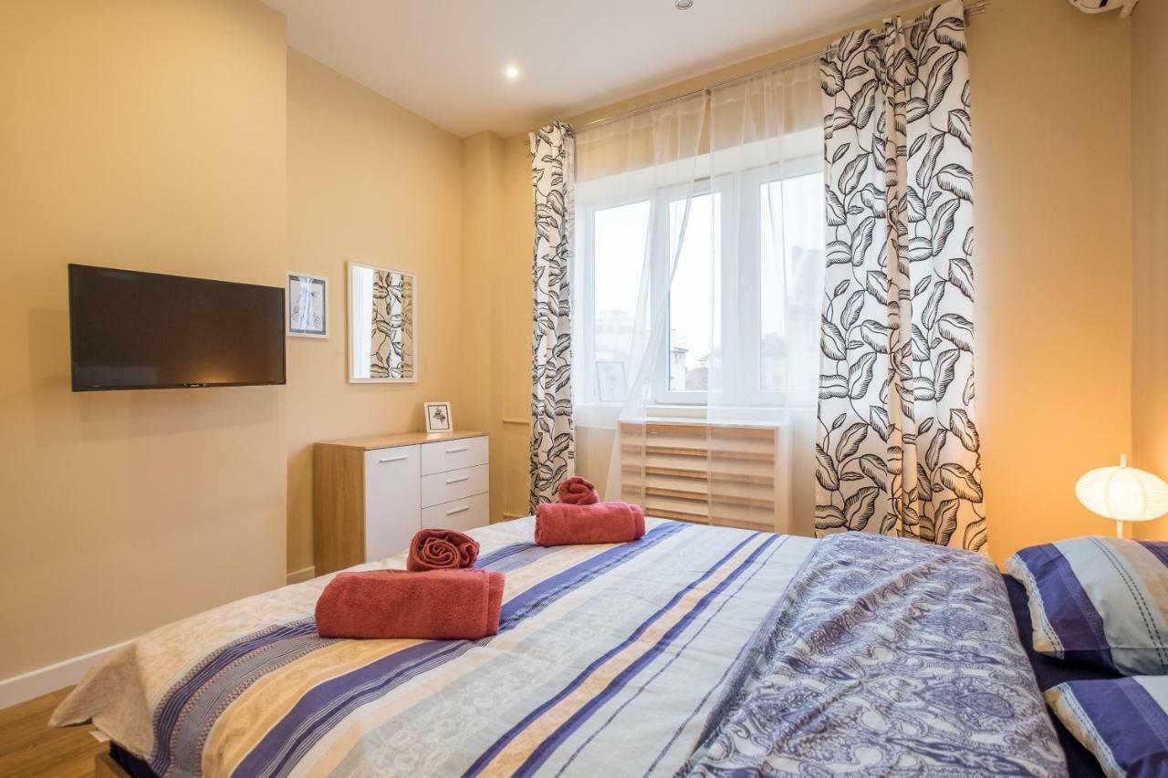 Modern 2 Bedroom Apartment Next To Vitosha Str. Sofia Bagian luar foto