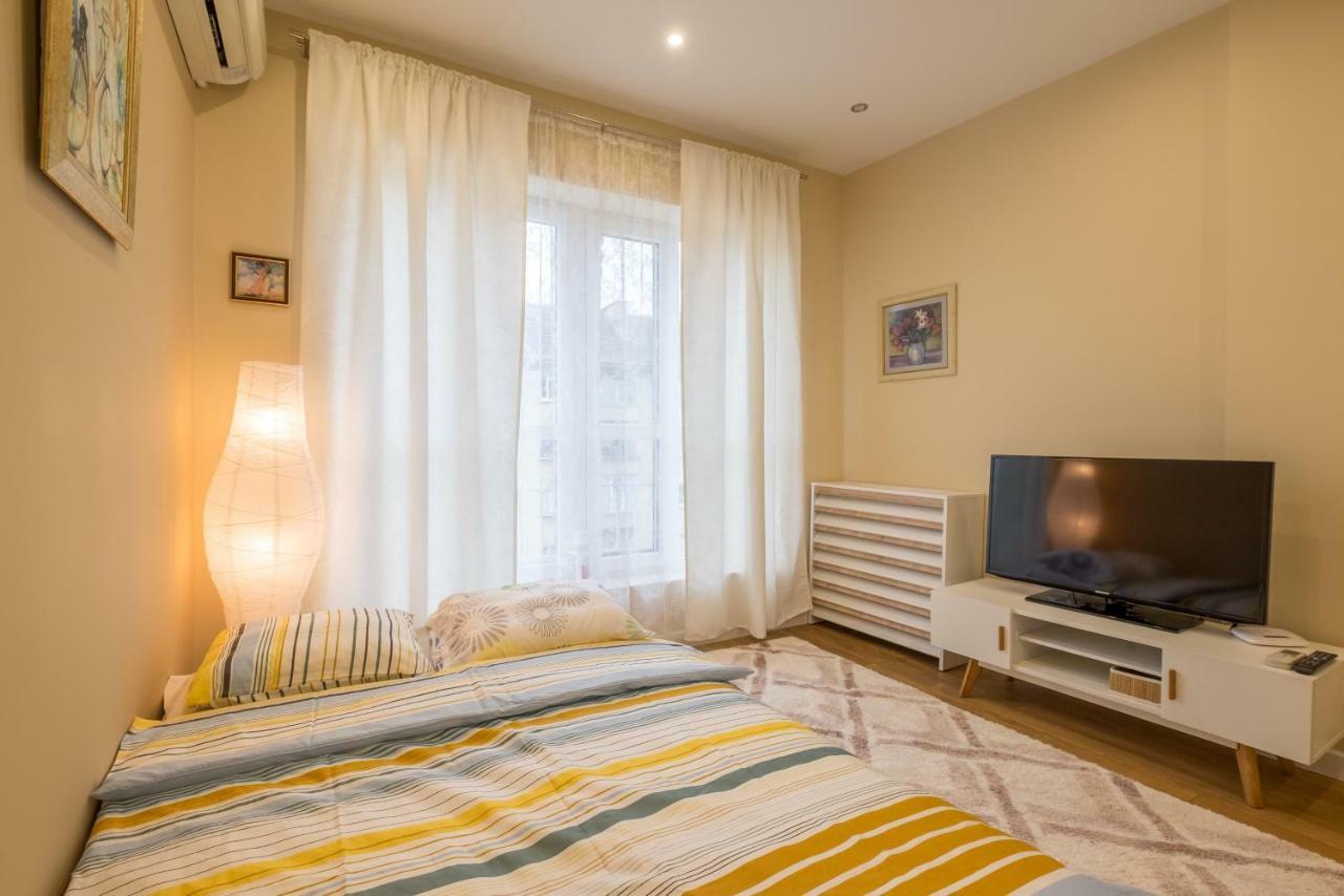 Modern 2 Bedroom Apartment Next To Vitosha Str. Sofia Bagian luar foto