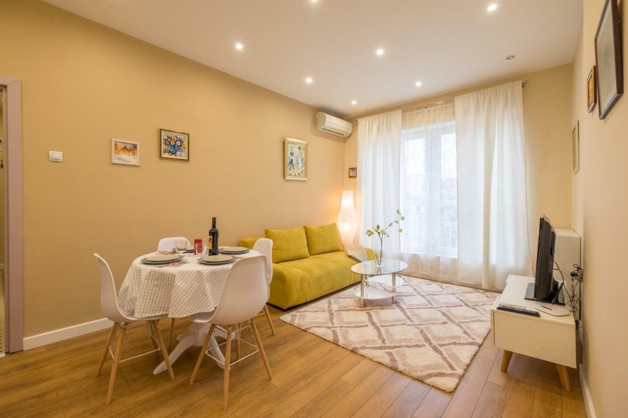 Modern 2 Bedroom Apartment Next To Vitosha Str. Sofia Bagian luar foto
