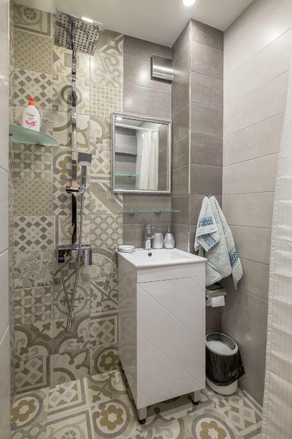Modern 2 Bedroom Apartment Next To Vitosha Str. Sofia Bagian luar foto