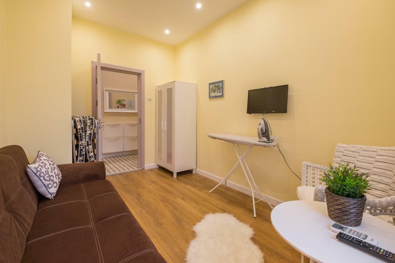 Modern 2 Bedroom Apartment Next To Vitosha Str. Sofia Bagian luar foto
