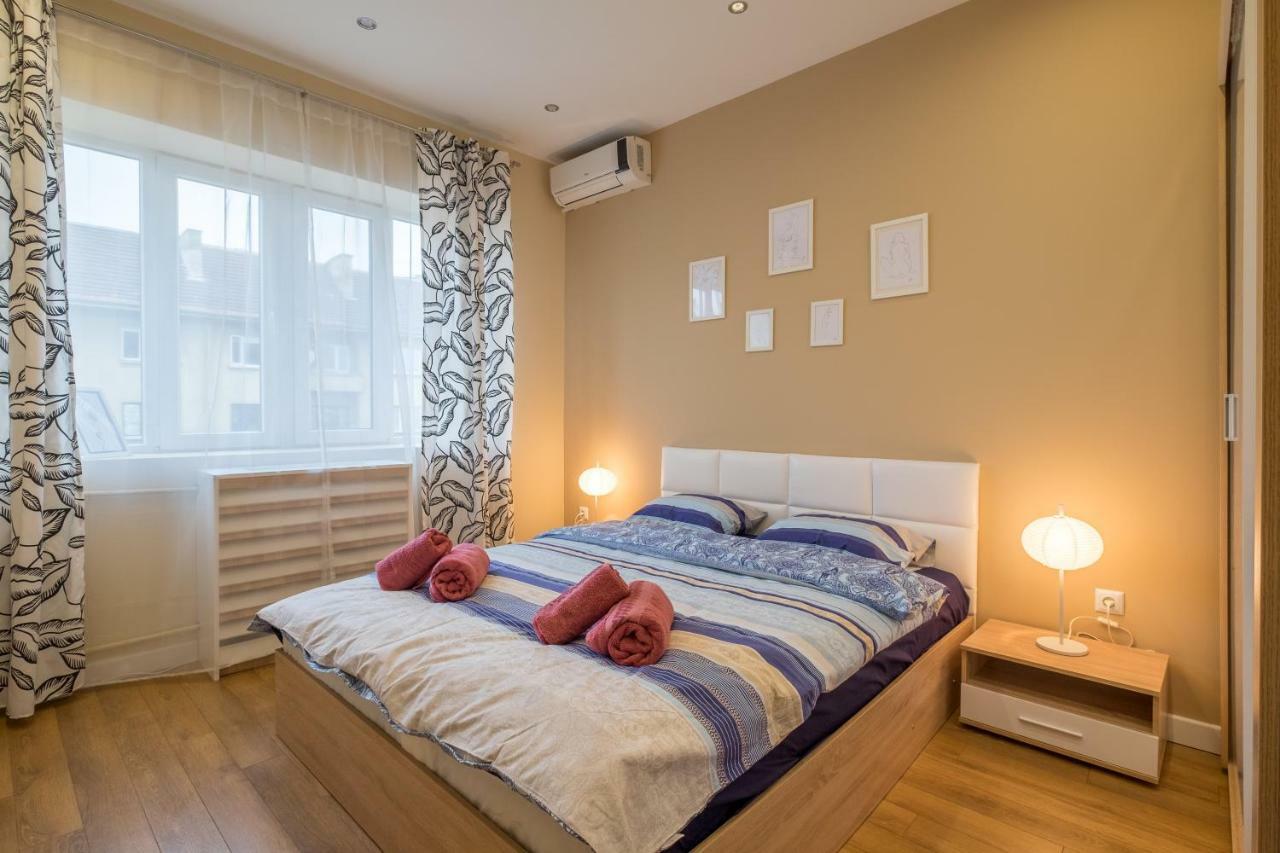 Modern 2 Bedroom Apartment Next To Vitosha Str. Sofia Bagian luar foto