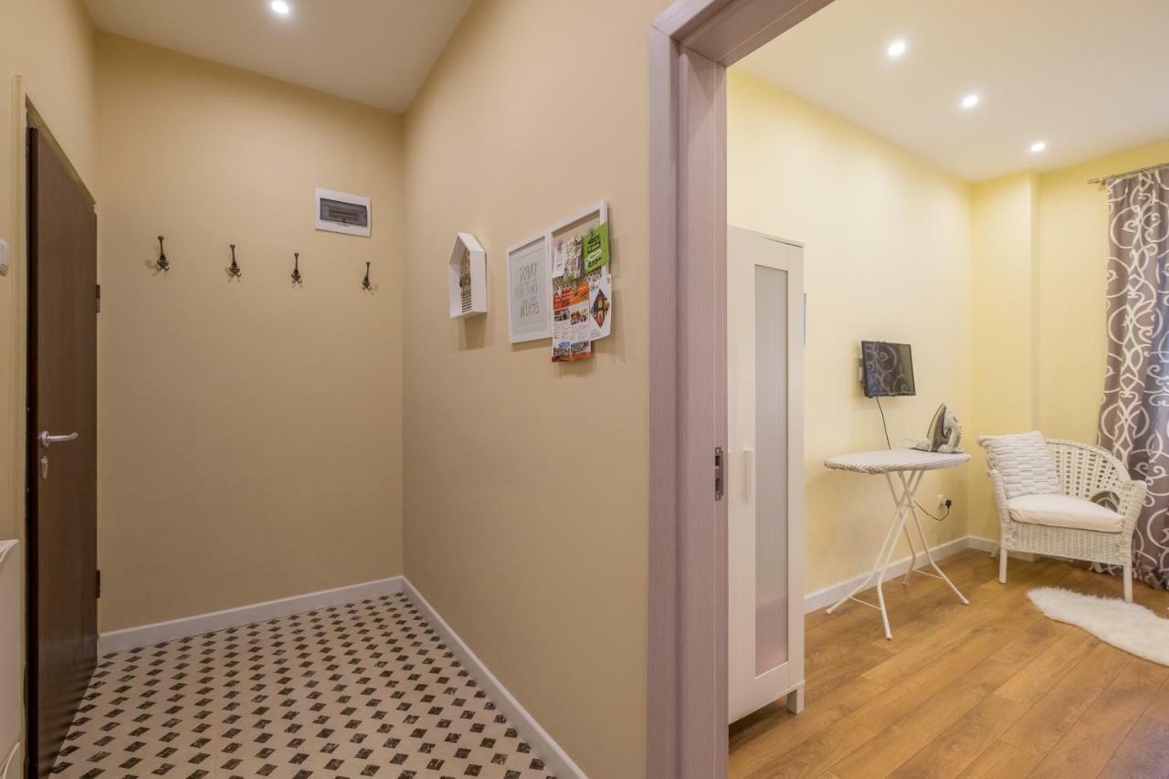 Modern 2 Bedroom Apartment Next To Vitosha Str. Sofia Bagian luar foto