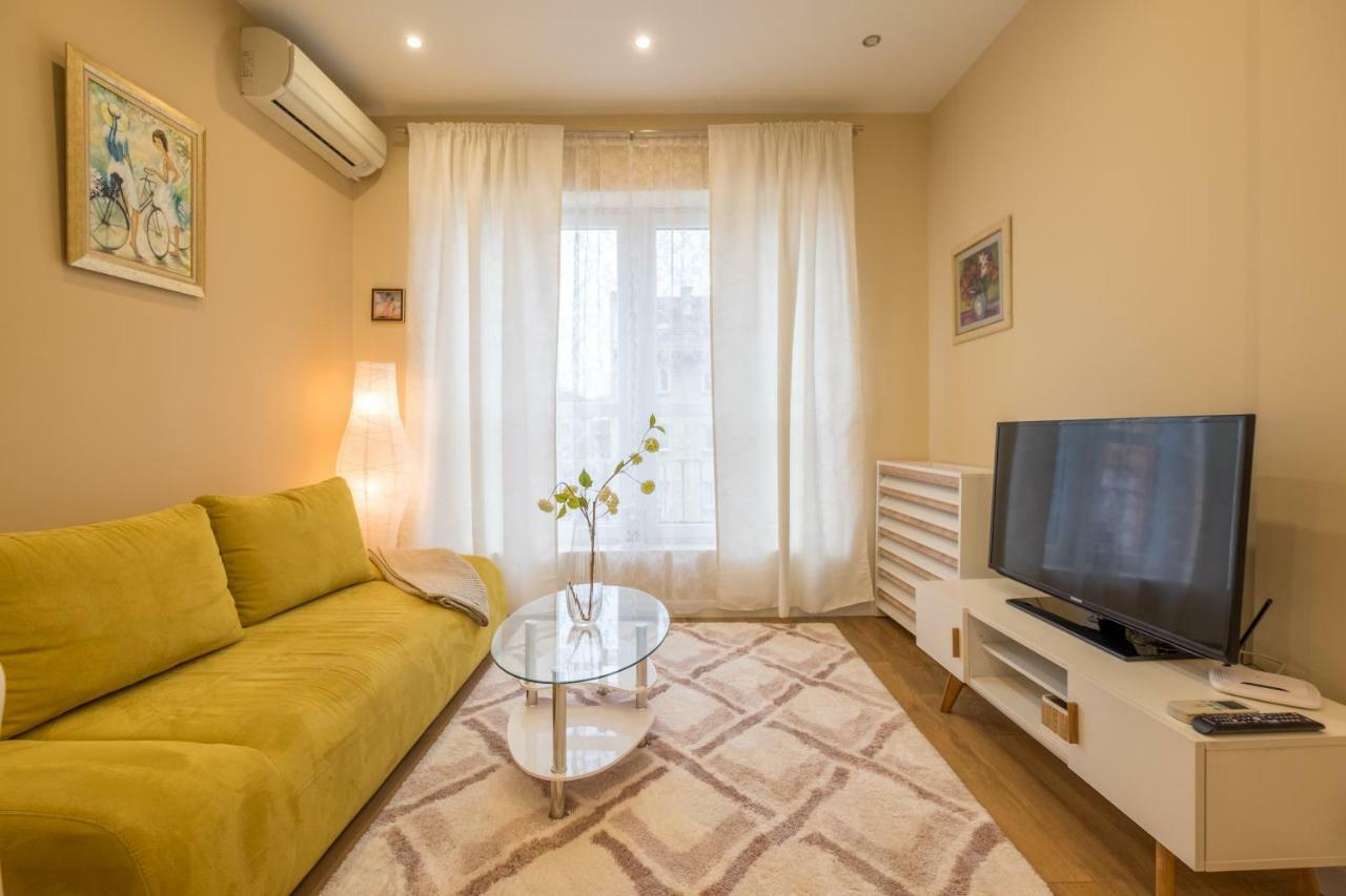 Modern 2 Bedroom Apartment Next To Vitosha Str. Sofia Bagian luar foto