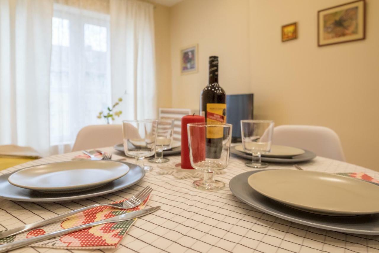 Modern 2 Bedroom Apartment Next To Vitosha Str. Sofia Bagian luar foto