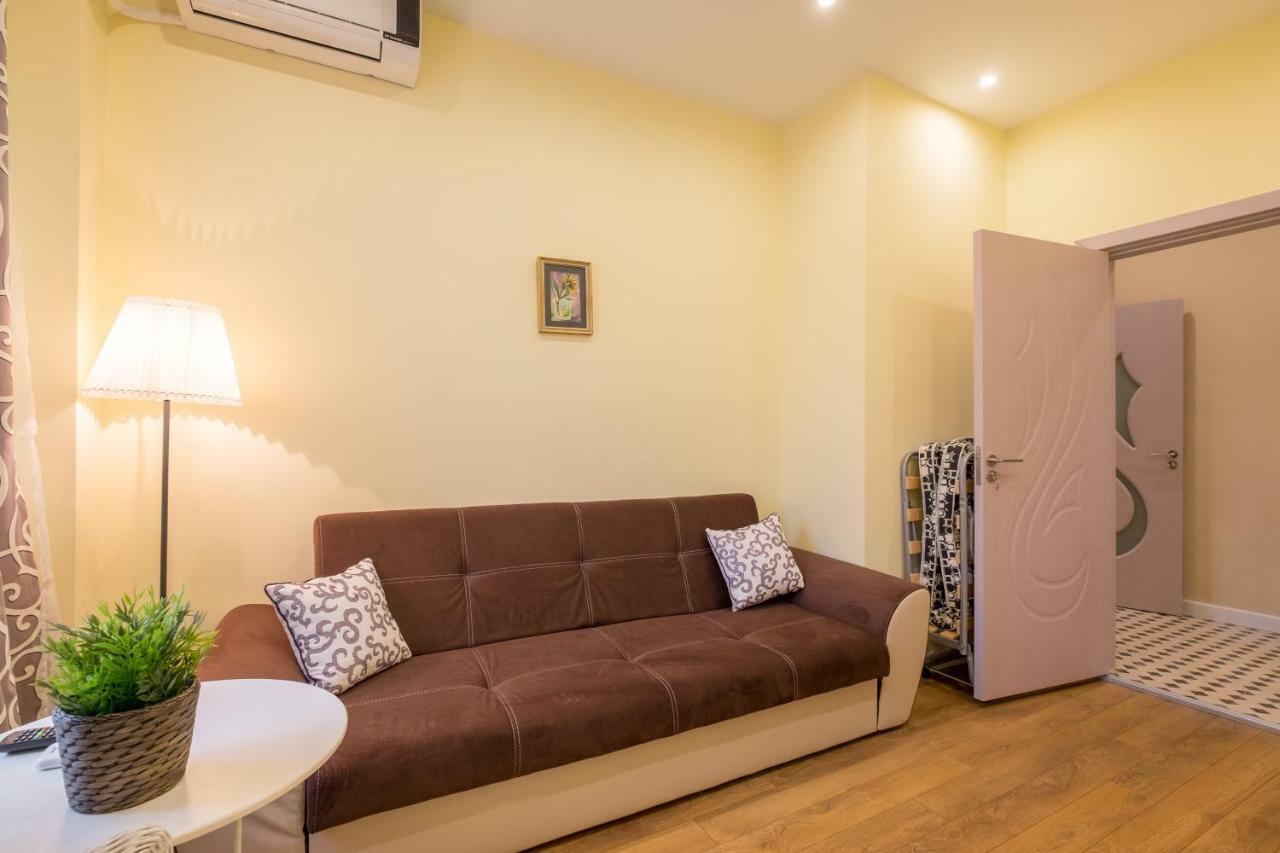 Modern 2 Bedroom Apartment Next To Vitosha Str. Sofia Bagian luar foto