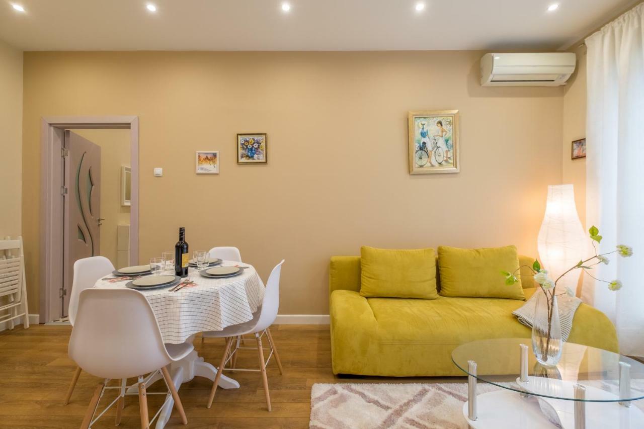 Modern 2 Bedroom Apartment Next To Vitosha Str. Sofia Bagian luar foto