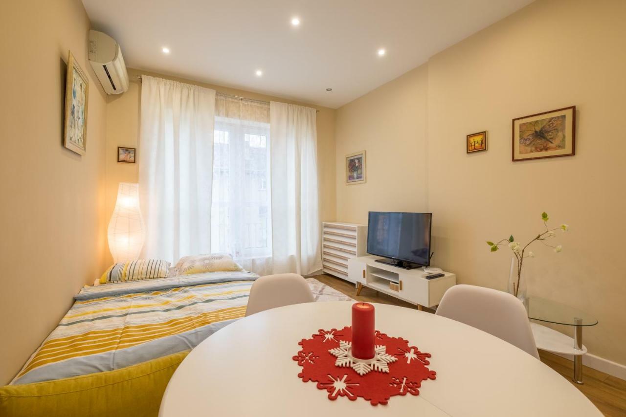 Modern 2 Bedroom Apartment Next To Vitosha Str. Sofia Bagian luar foto