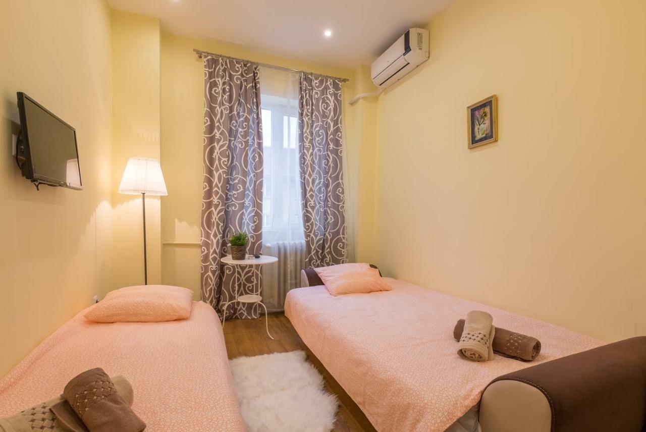 Modern 2 Bedroom Apartment Next To Vitosha Str. Sofia Bagian luar foto