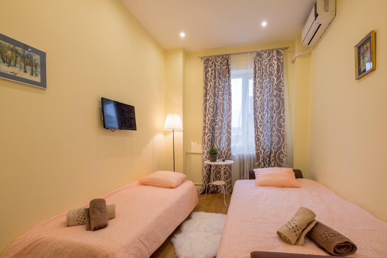 Modern 2 Bedroom Apartment Next To Vitosha Str. Sofia Bagian luar foto