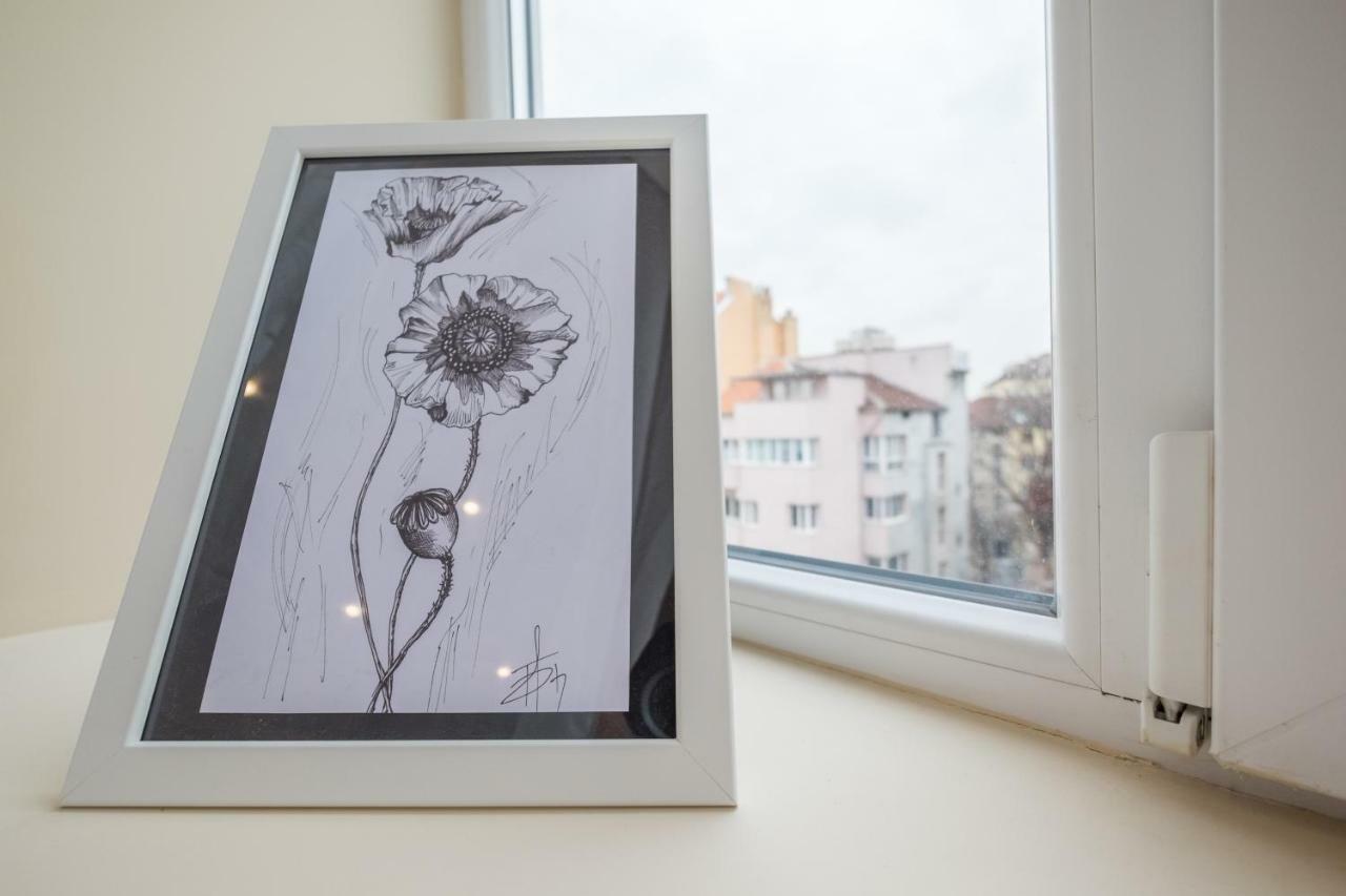 Modern 2 Bedroom Apartment Next To Vitosha Str. Sofia Bagian luar foto