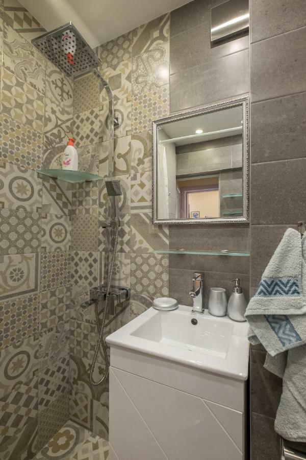 Modern 2 Bedroom Apartment Next To Vitosha Str. Sofia Bagian luar foto
